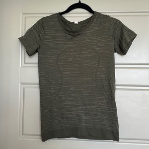 Lululemon swiftly tech shirt